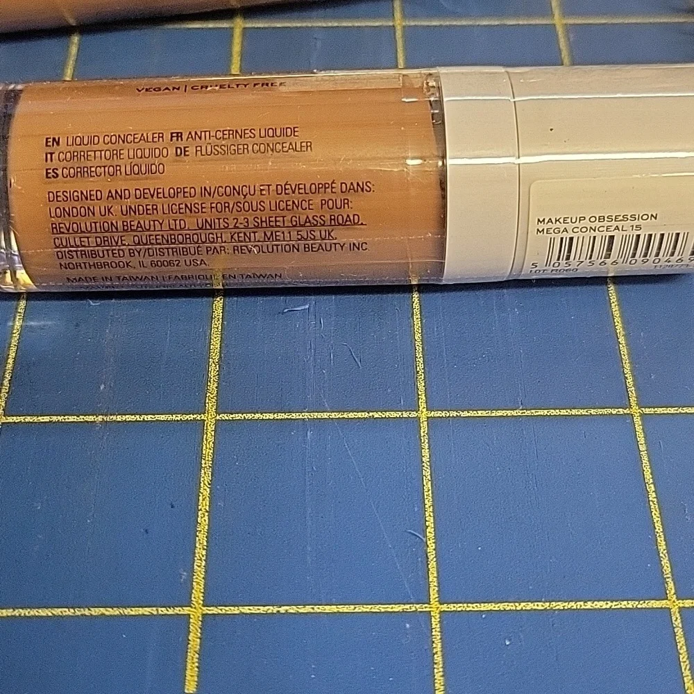 Revolution Mega Conceal Longwear Concealer - Tan